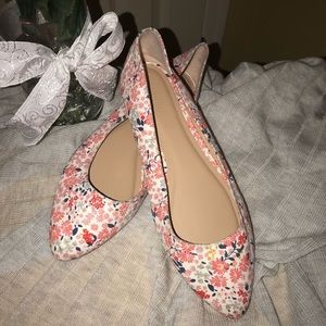 Old Navy Floral Flat